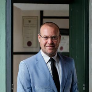 Real Estate Lawyer avi Charney